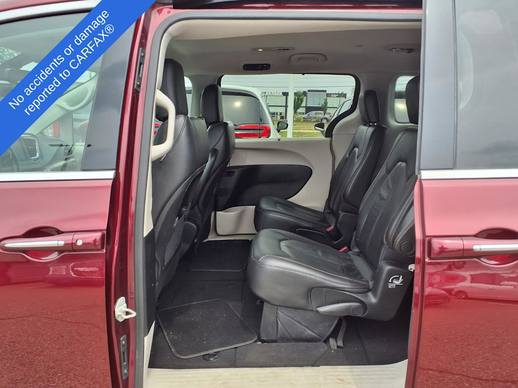 Thumbnail: 2018 Chrysler Pacifica - 11