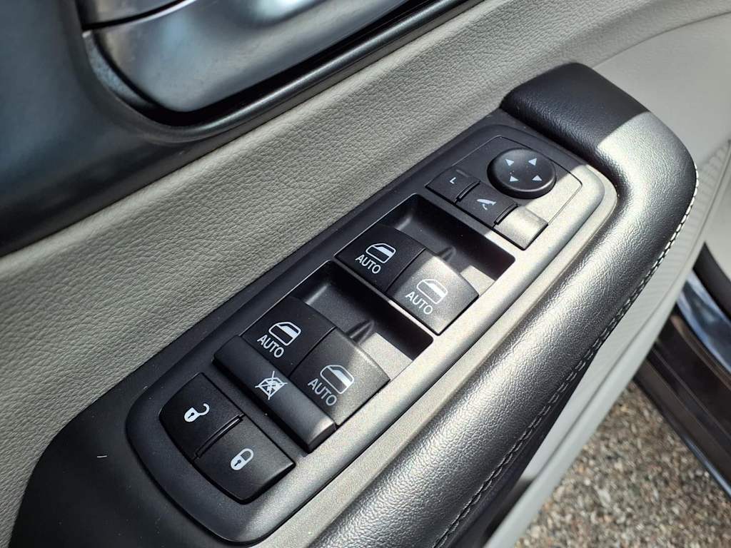 Thumbnail: 2019 Chrysler Pacifica - 20