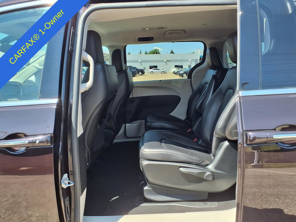 Thumbnail: 2017 Chrysler Pacifica - 12
