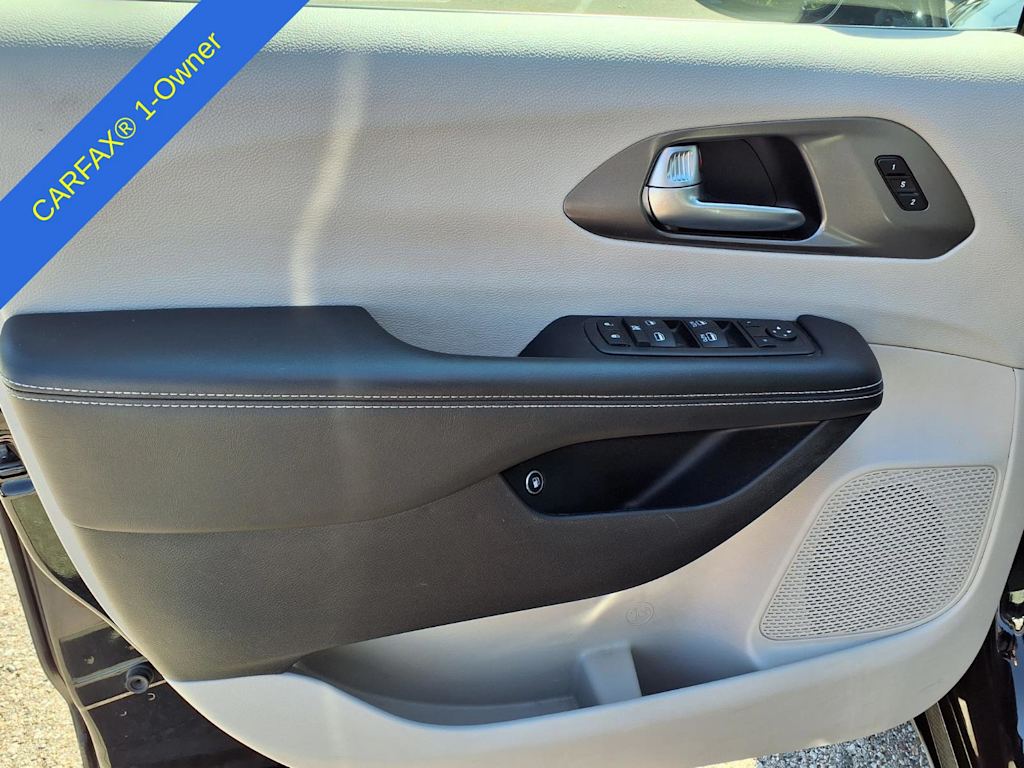 Thumbnail: 2024 Chrysler Pacifica - 21