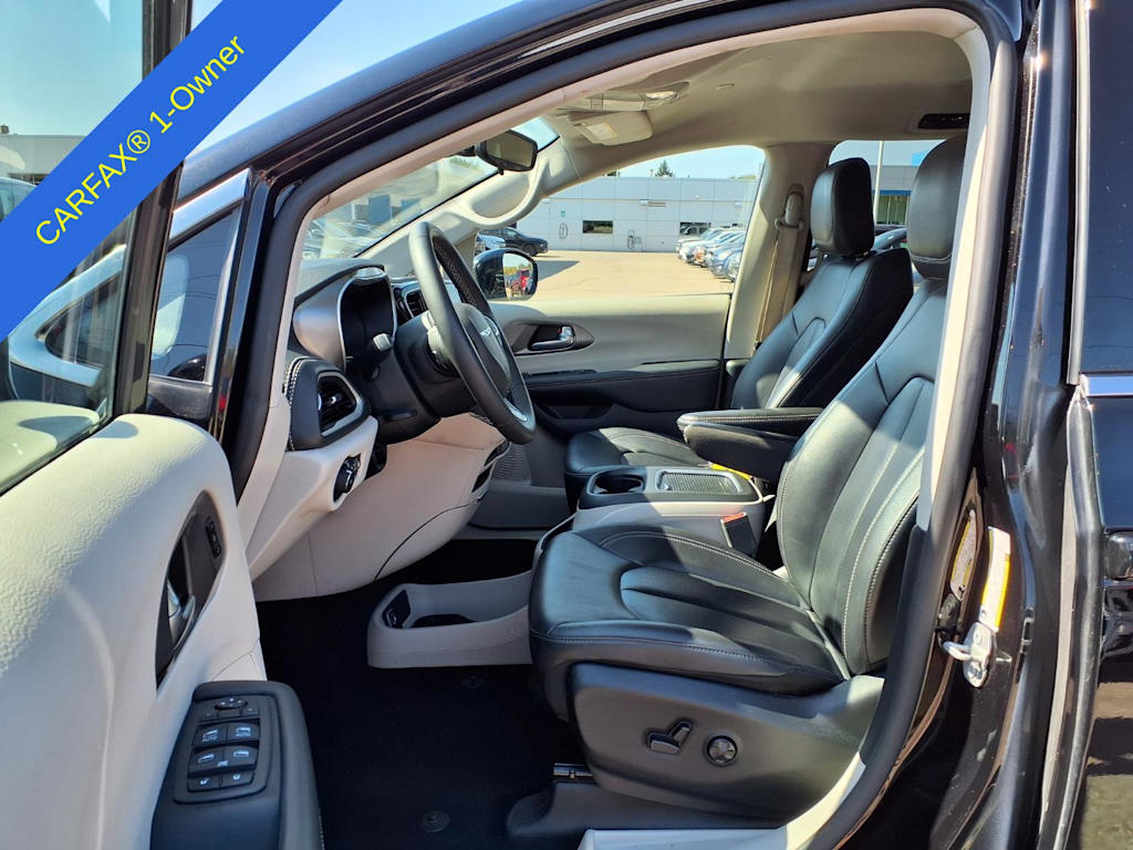 Thumbnail: 2024 Chrysler Pacifica - 10