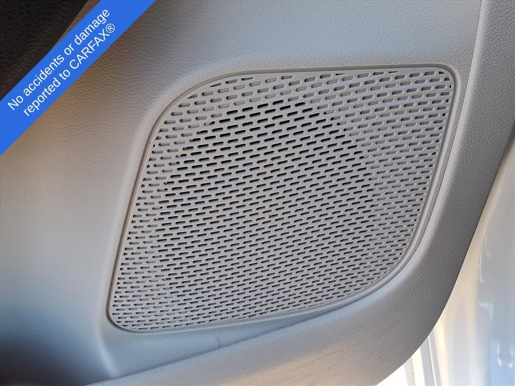 Thumbnail: 2023 Chrysler Pacifica - 21