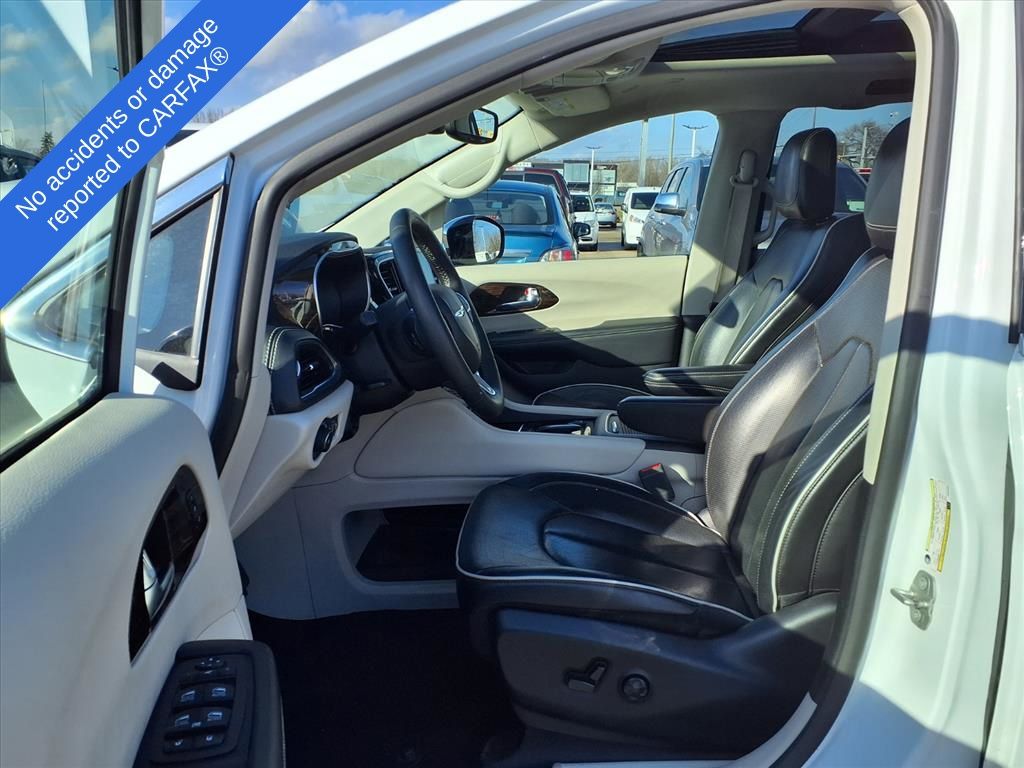 Thumbnail: 2023 Chrysler Pacifica - 10