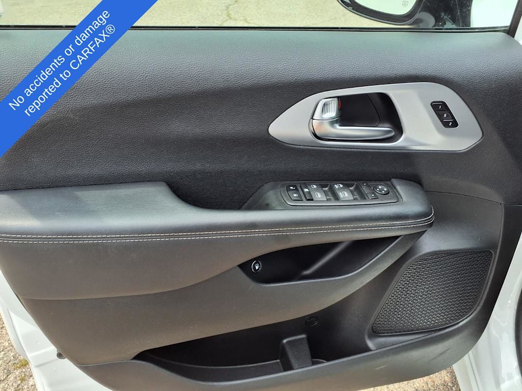 Thumbnail: 2024 Chrysler Pacifica - 19
