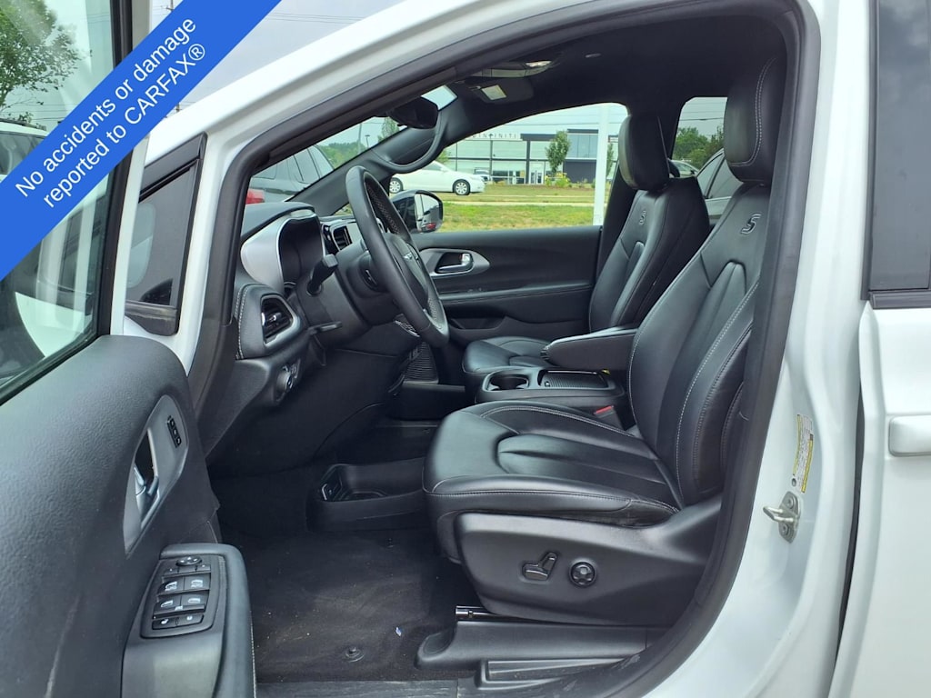 Thumbnail: 2024 Chrysler Pacifica - 9