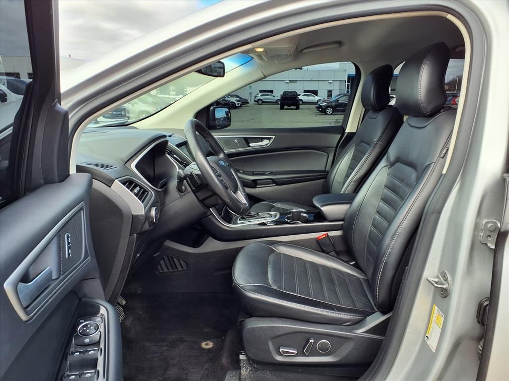 Thumbnail: 2017 Ford Edge - 11