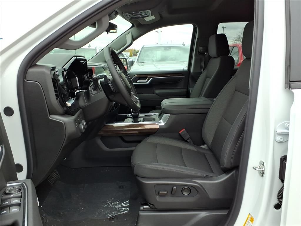 Thumbnail: 2026 Chevrolet Silverado 1500 - 9