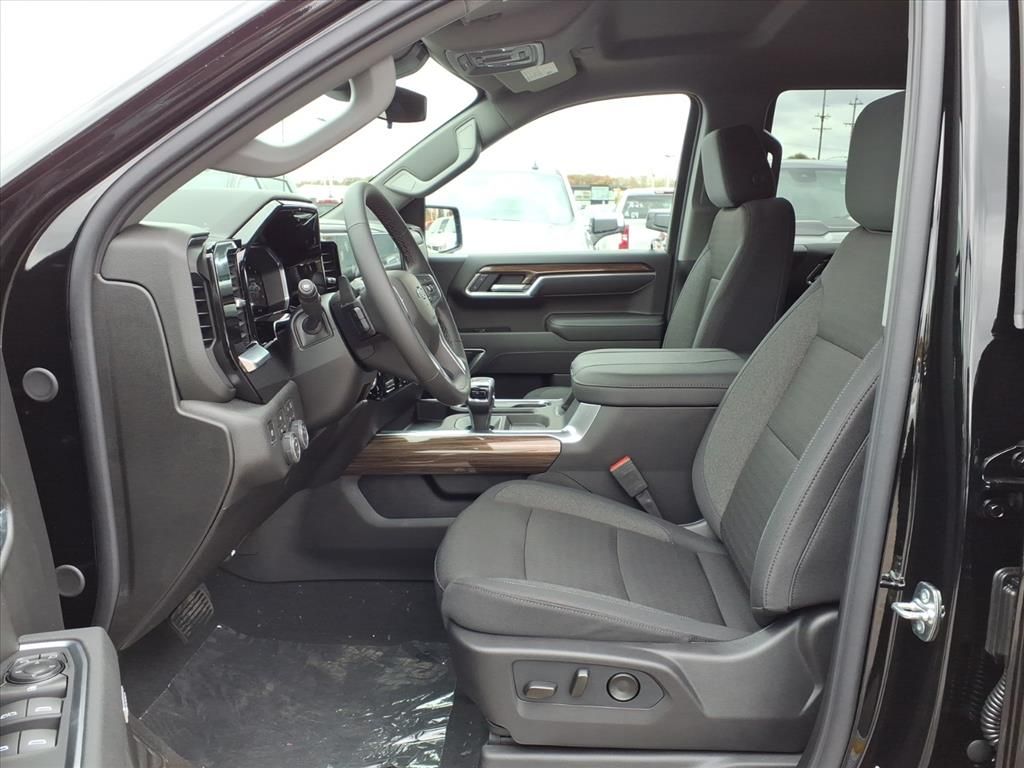 Thumbnail: 2026 Chevrolet Silverado 1500 - 9