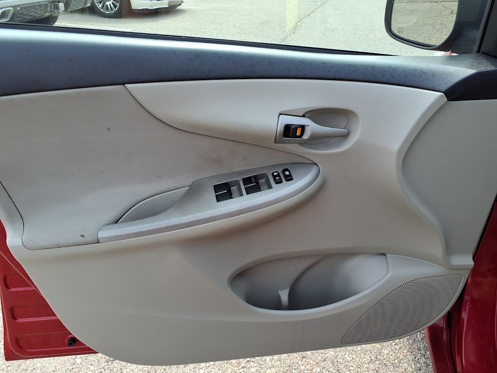 Thumbnail: 2013 Toyota Corolla - 17