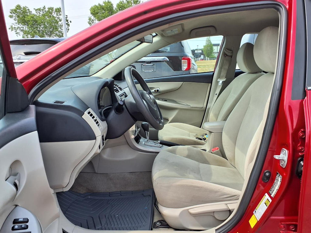 Thumbnail: 2013 Toyota Corolla - 9