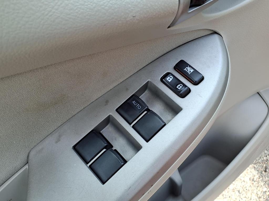 Thumbnail: 2013 Toyota Corolla - 18