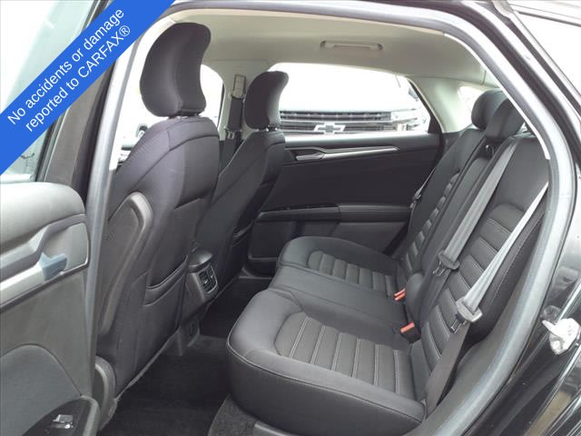 2015 Ford Fusion SE 12