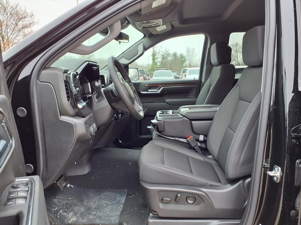 Thumbnail: 2026 Chevrolet Silverado 1500 - 9