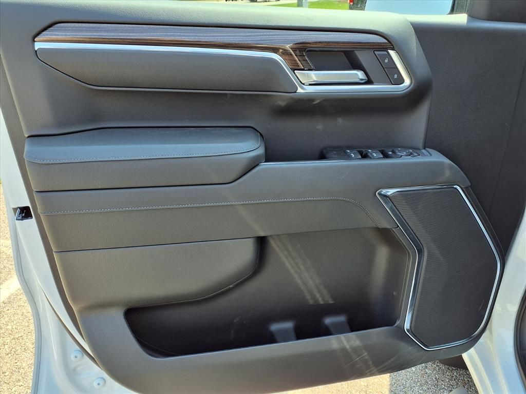 Thumbnail: 2026 Chevrolet Silverado 1500 - 13