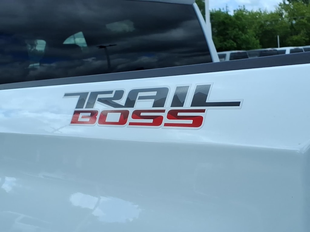 Thumbnail: 2026 Chevrolet Silverado 1500 - 6