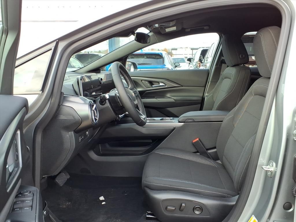 Thumbnail: 2026 Chevrolet Equinox - 8