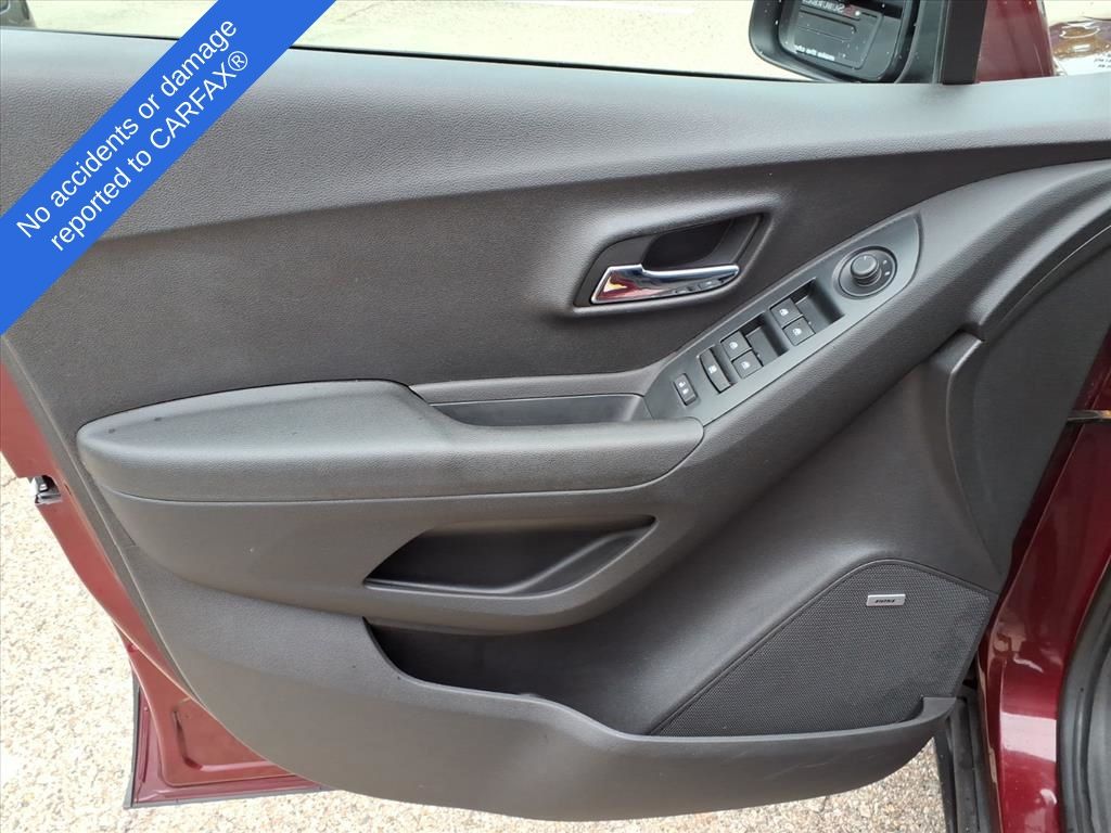 Thumbnail: 2016 Chevrolet Trax - 18