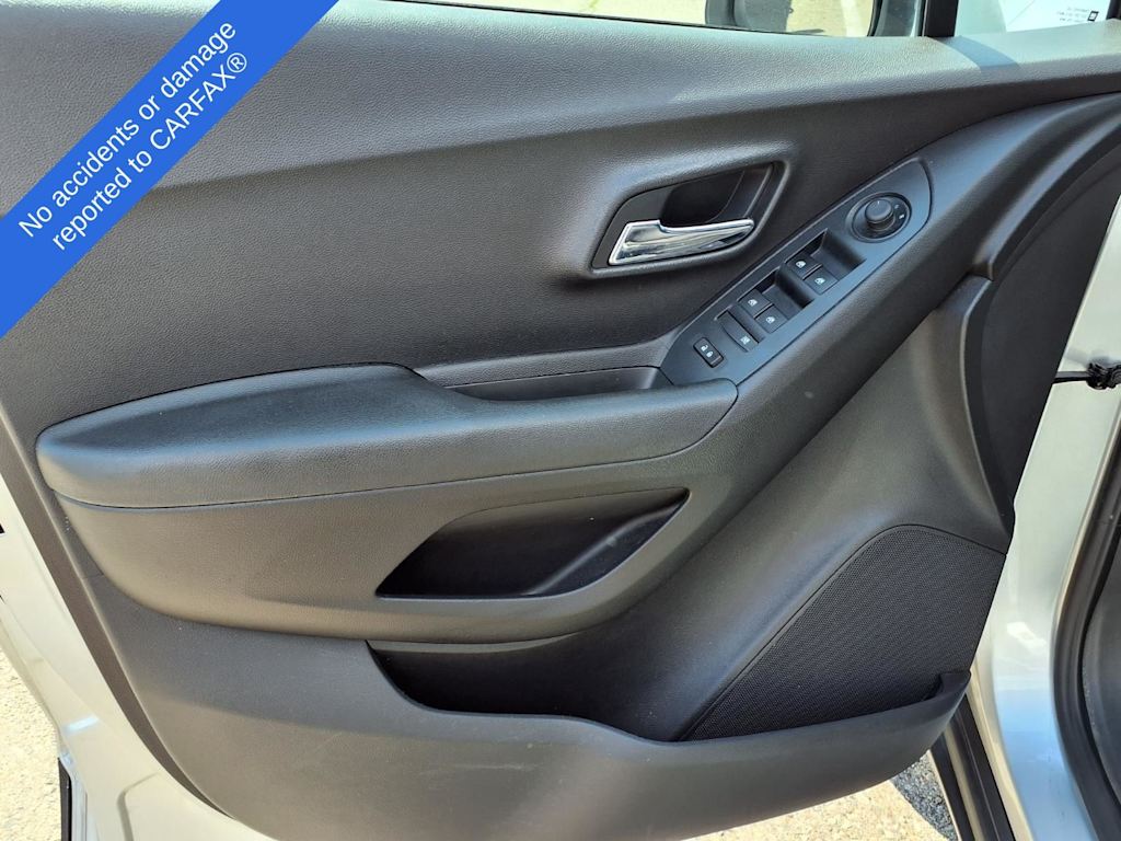 Thumbnail: 2018 Chevrolet Trax - 19