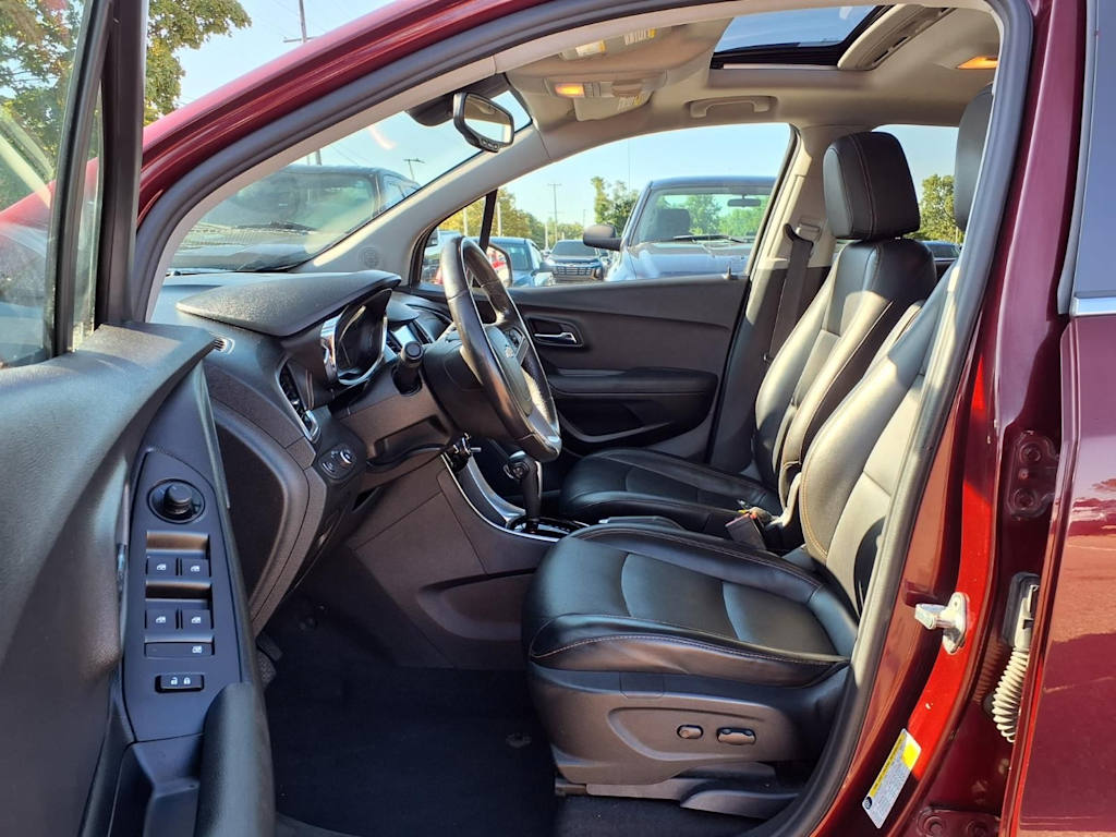 Thumbnail: 2017 Chevrolet Trax - 9