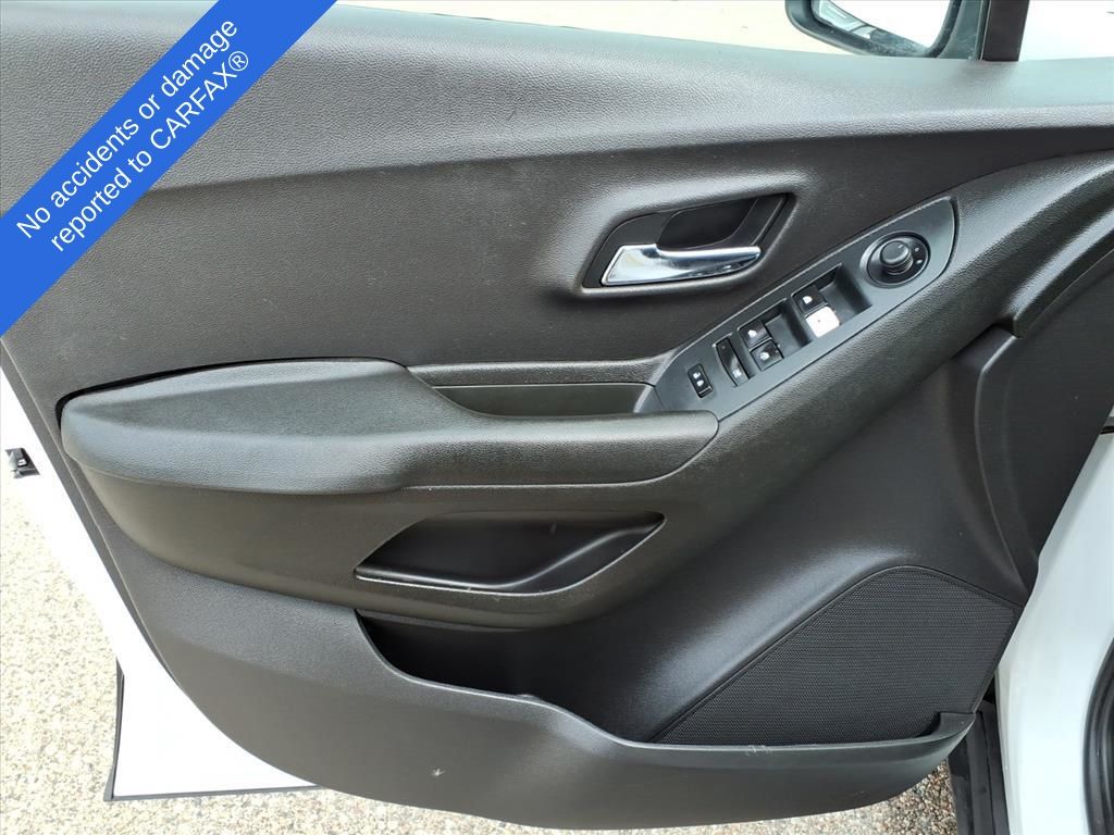 Thumbnail: 2018 Chevrolet Trax - 19