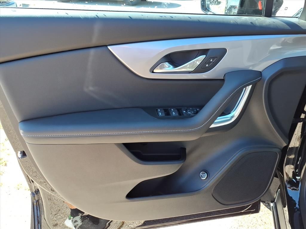 Thumbnail: 2025 Chevrolet Blazer - 16