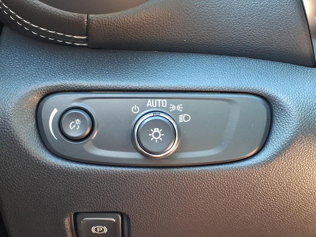 Thumbnail: 2025 Chevrolet Blazer - 21