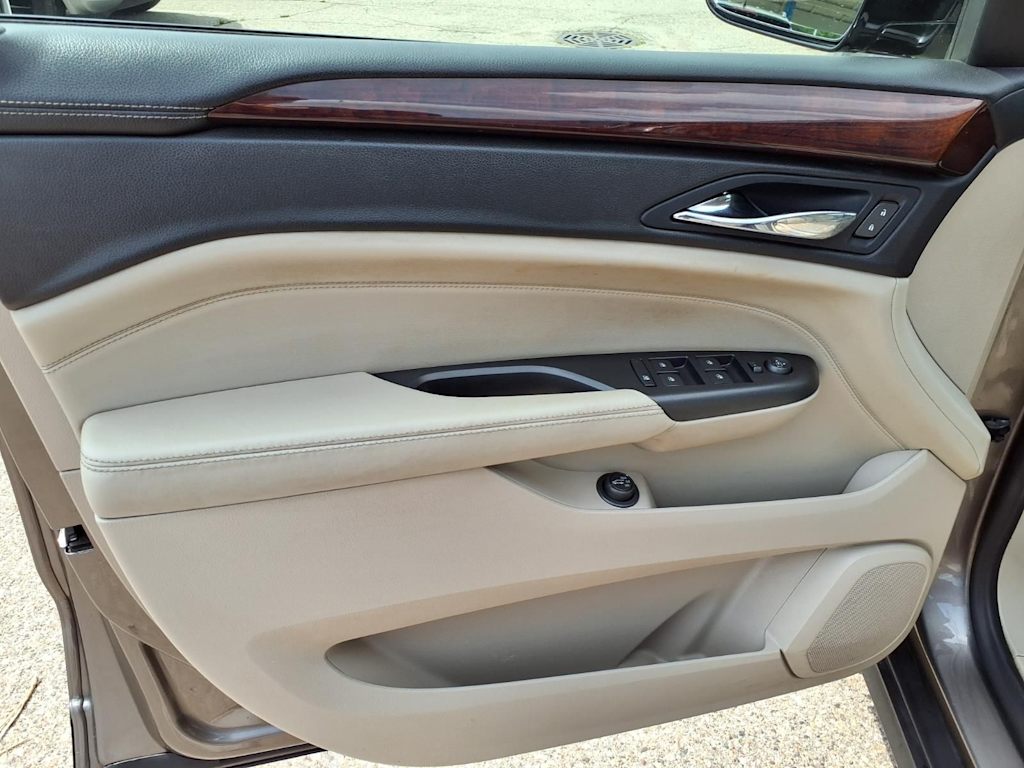 Thumbnail: 2012 Cadillac SRX - 18