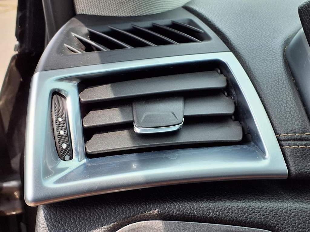 Thumbnail: 2012 Cadillac SRX - 28