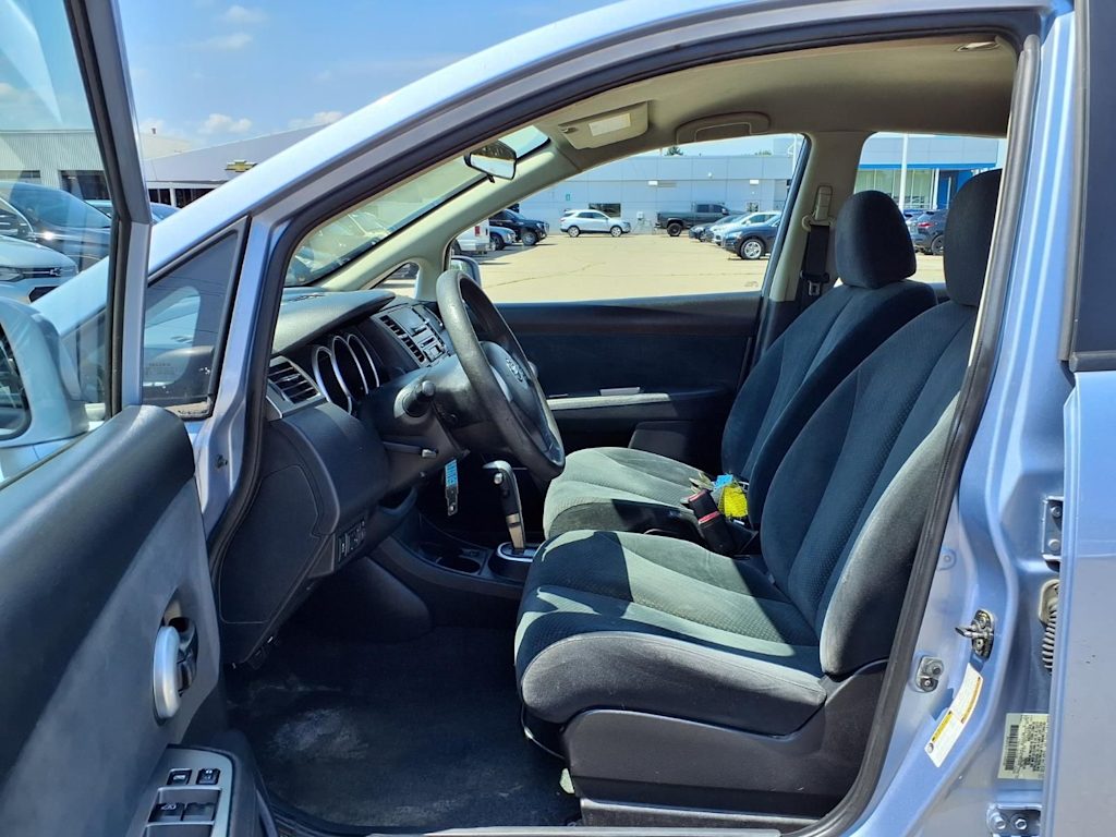 Thumbnail: 2012 Nissan Versa - 9