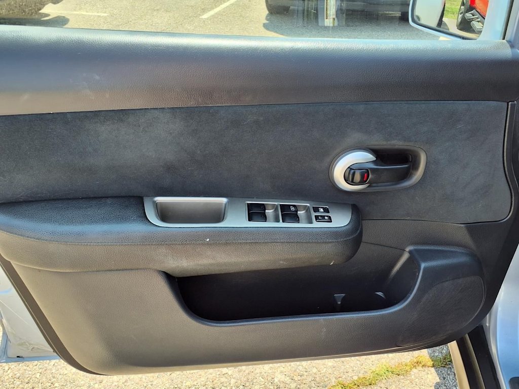 Thumbnail: 2012 Nissan Versa - 18