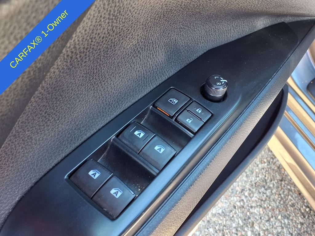 Thumbnail: 2019 Toyota Camry - 18
