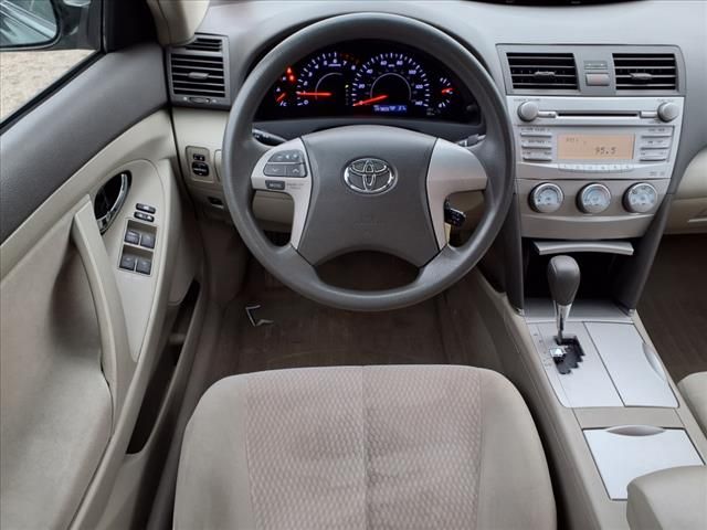 2011 Toyota Camry LE 8