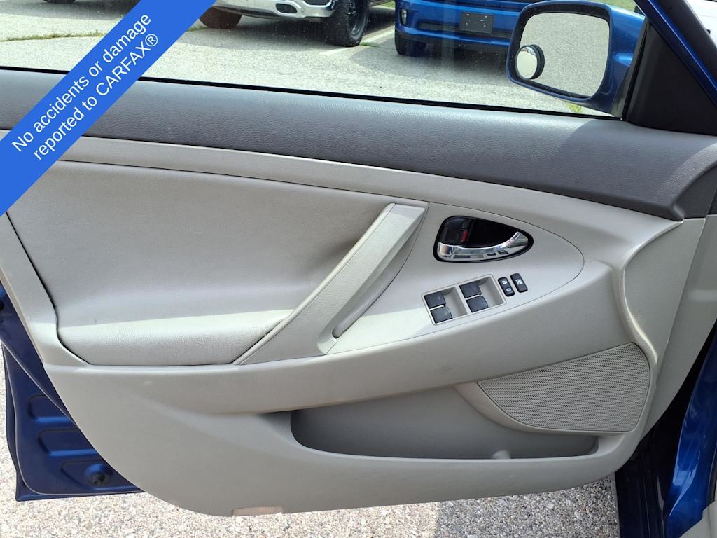 Thumbnail: 2011 Toyota Camry - 18