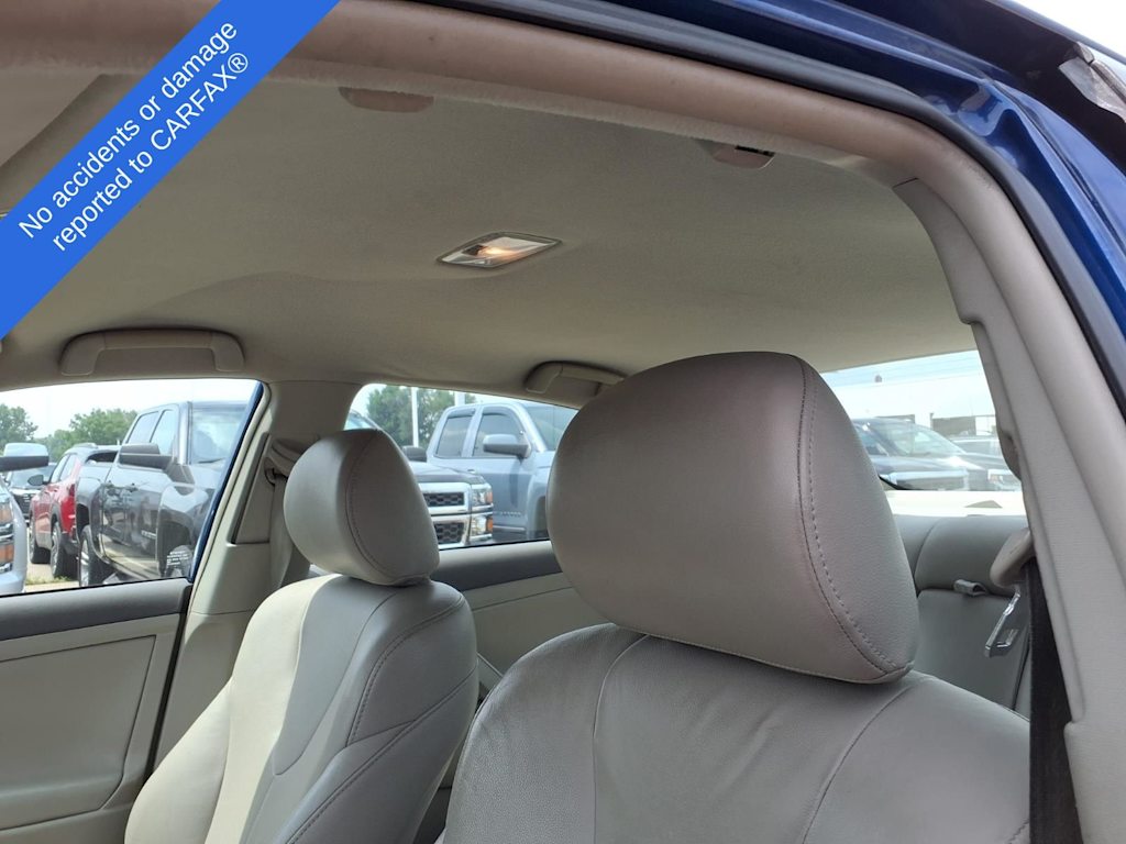 Thumbnail: 2011 Toyota Camry - 21