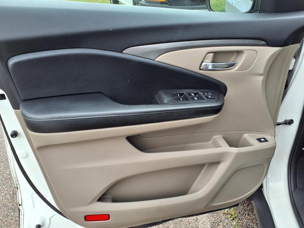 Thumbnail: 2016 Honda Pilot - 19