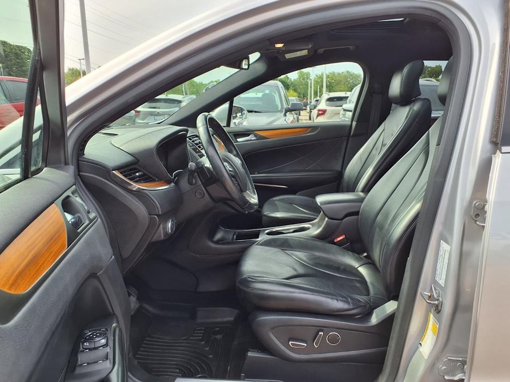 Thumbnail: 2016 Lincoln MKC - 10
