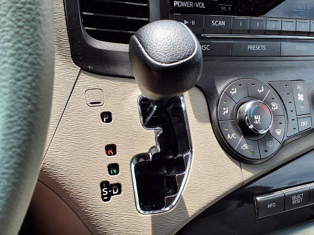 Thumbnail: 2012 Toyota Sienna - 11