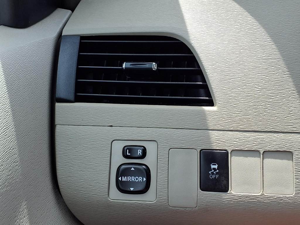 Thumbnail: 2012 Toyota Sienna - 27