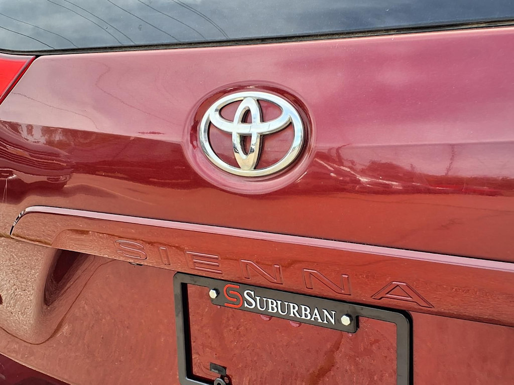 Thumbnail: 2012 Toyota Sienna - 16