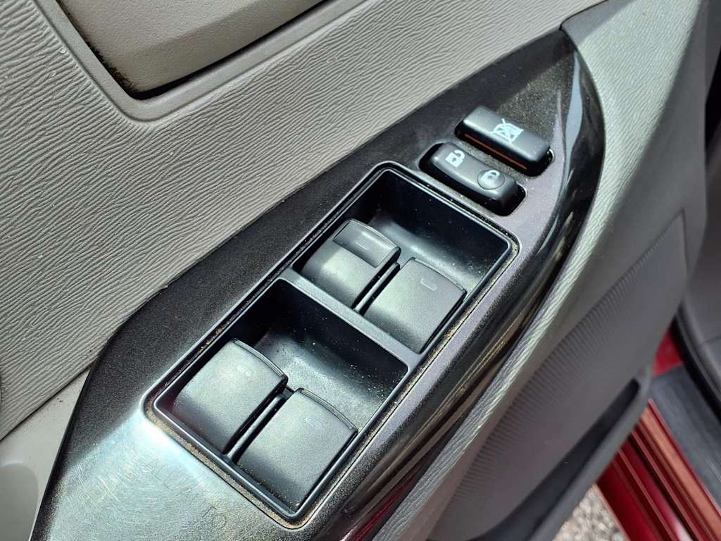 Thumbnail: 2012 Toyota Sienna - 18