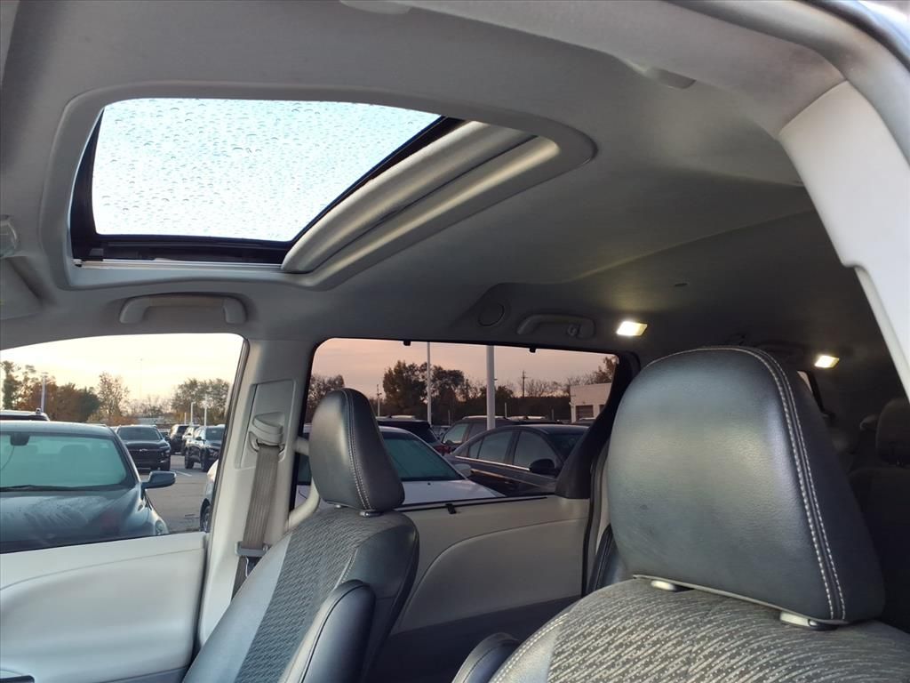 Thumbnail: 2013 Toyota Sienna - 21