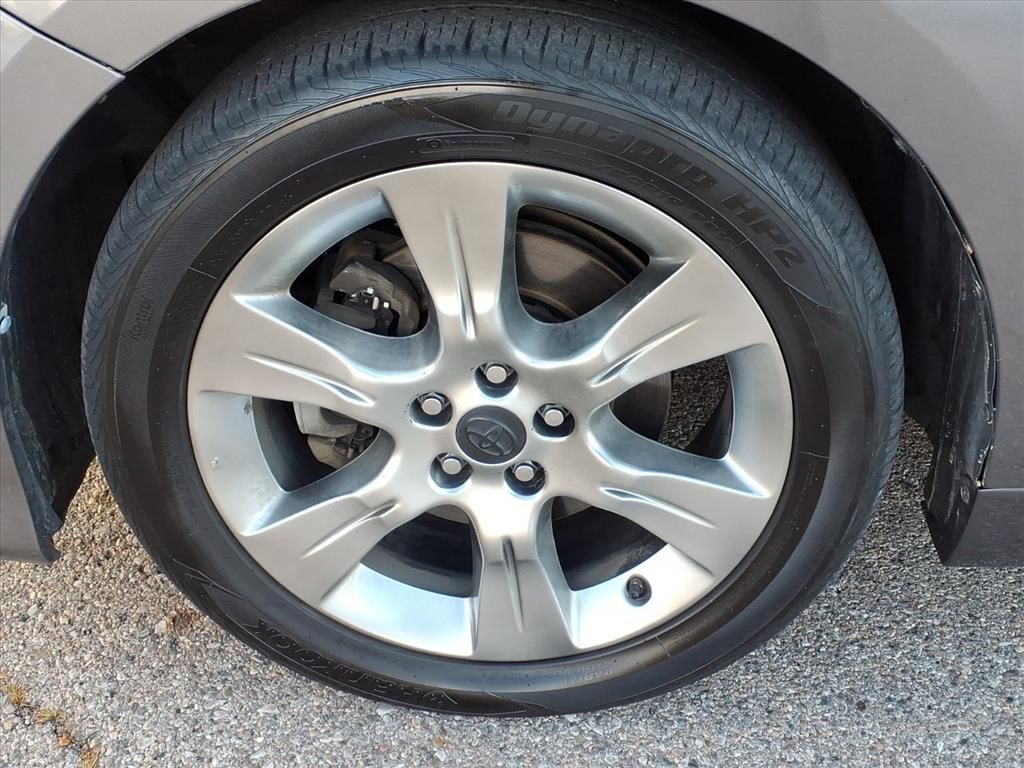 Thumbnail: 2013 Toyota Sienna - 8