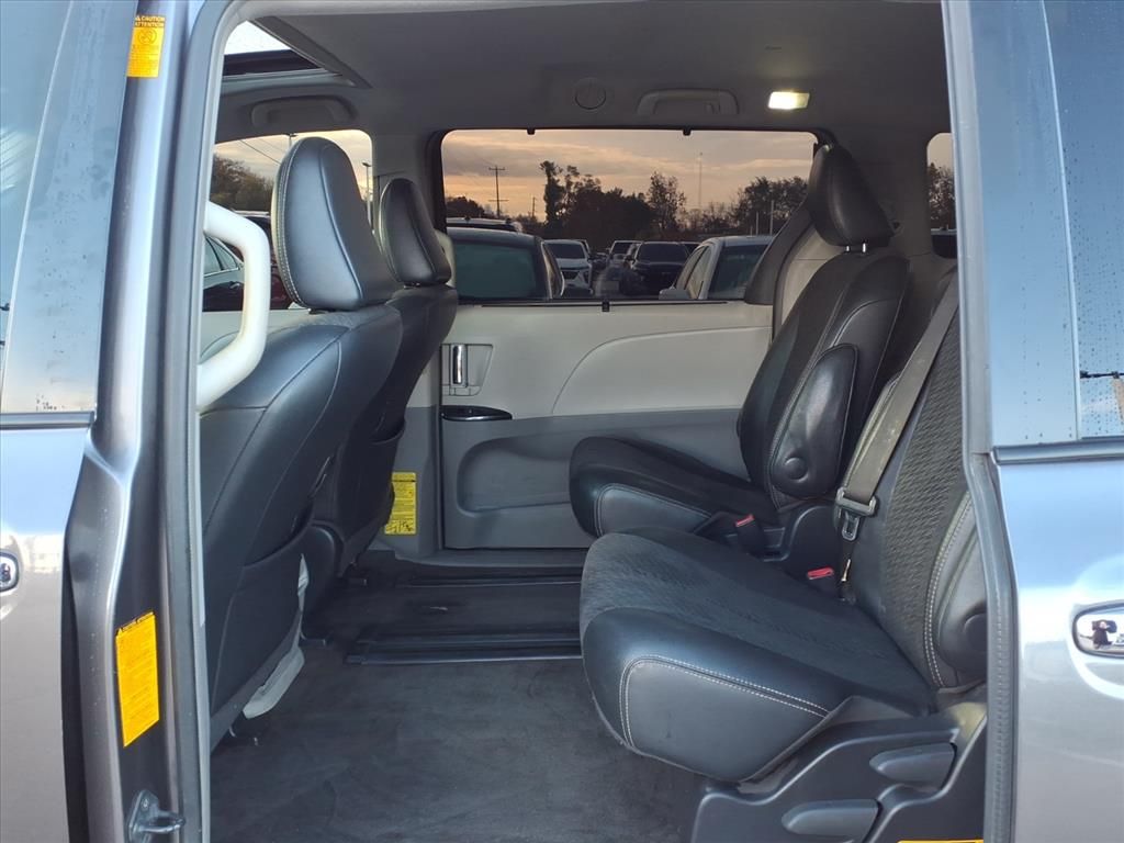 Thumbnail: 2013 Toyota Sienna - 11