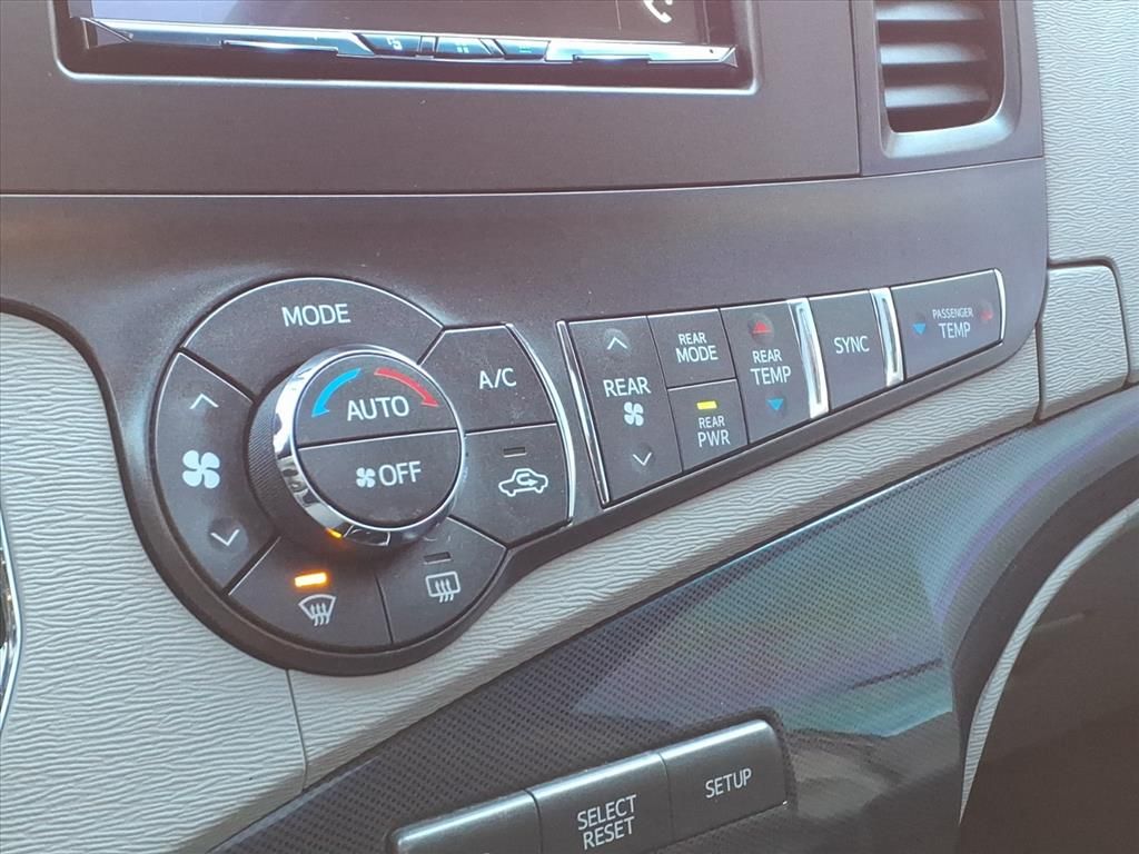 Thumbnail: 2013 Toyota Sienna - 25