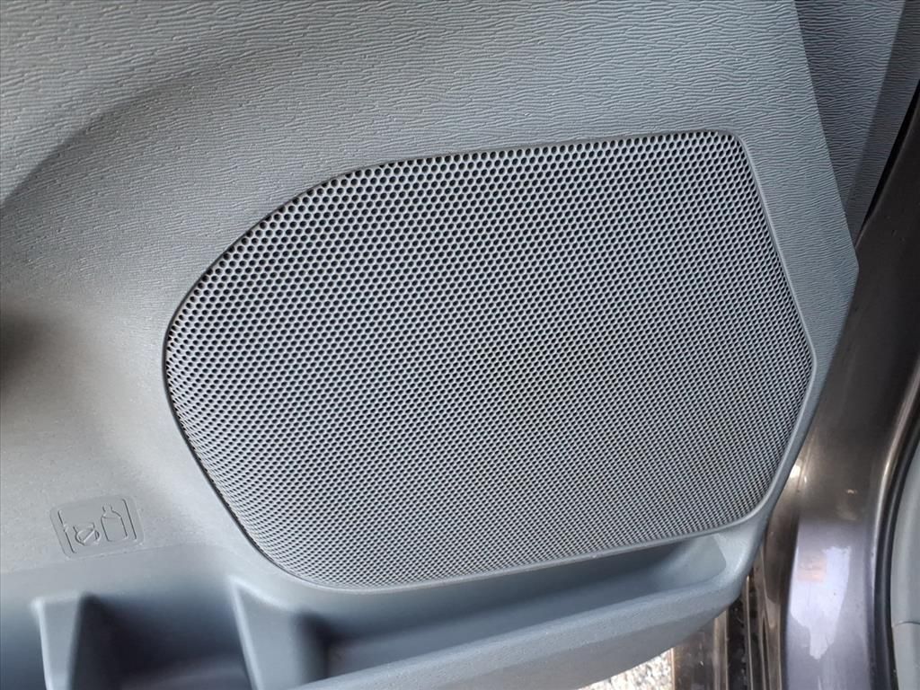 Thumbnail: 2013 Toyota Sienna - 20