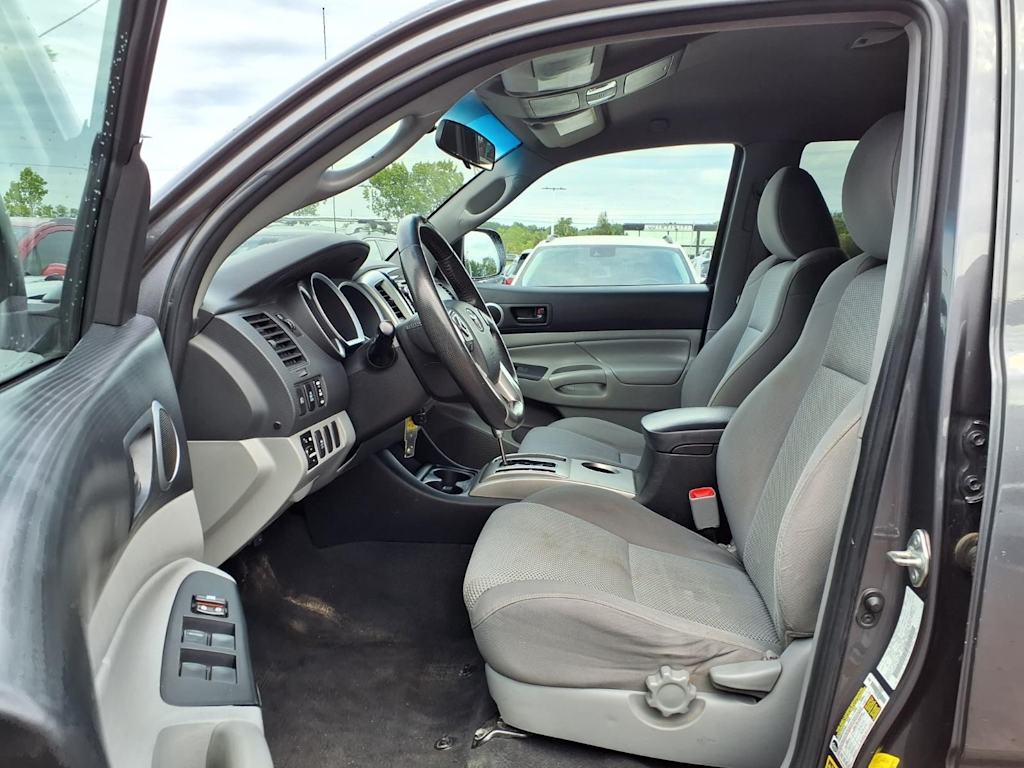 Thumbnail: 2015 Toyota Tacoma - 9