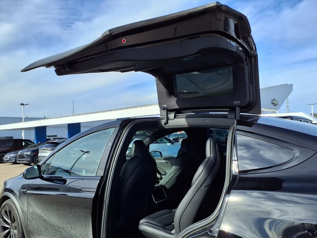 Thumbnail: 2022 Tesla Model X - 17