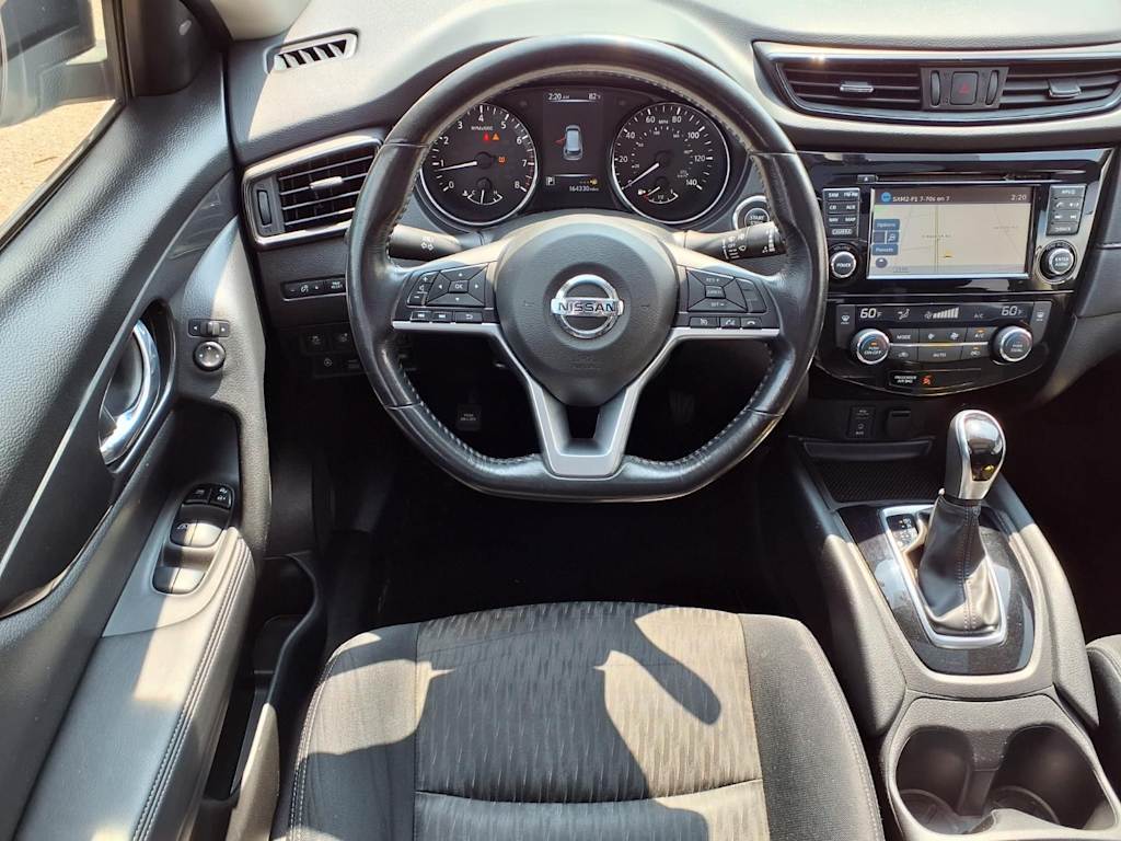 Thumbnail: 2017 Nissan Rogue - 9