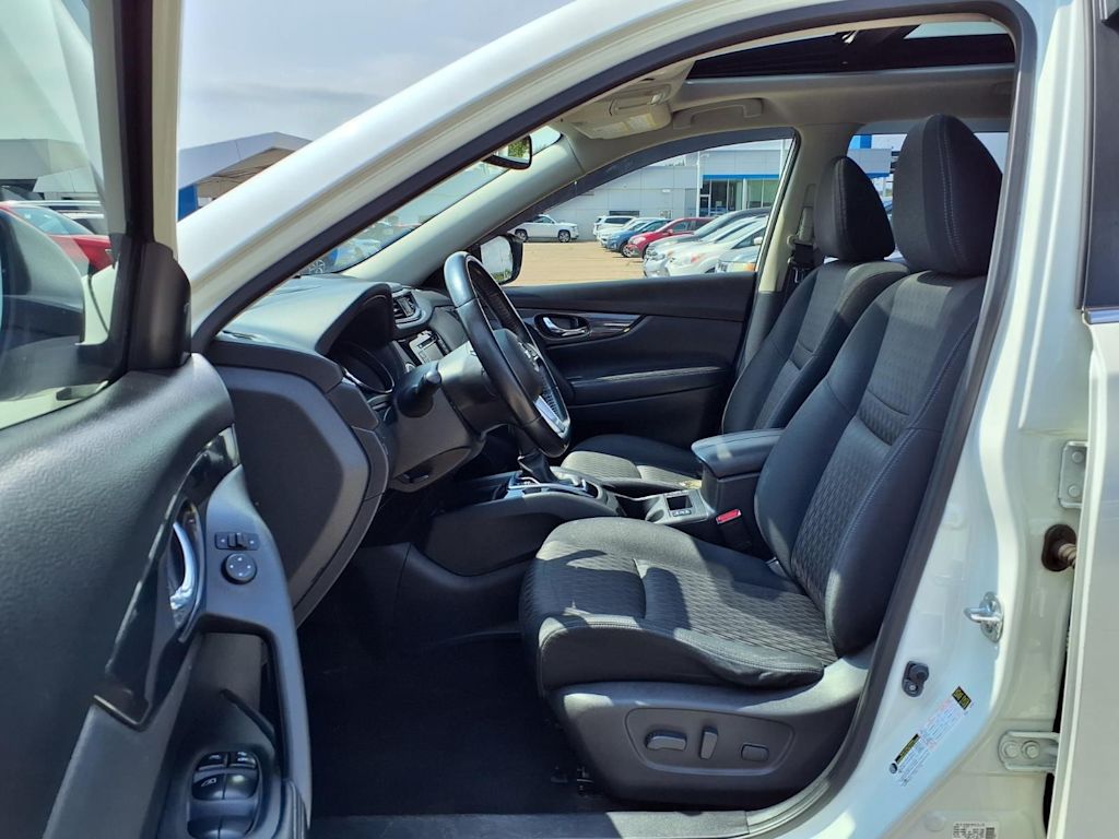 Thumbnail: 2017 Nissan Rogue - 22