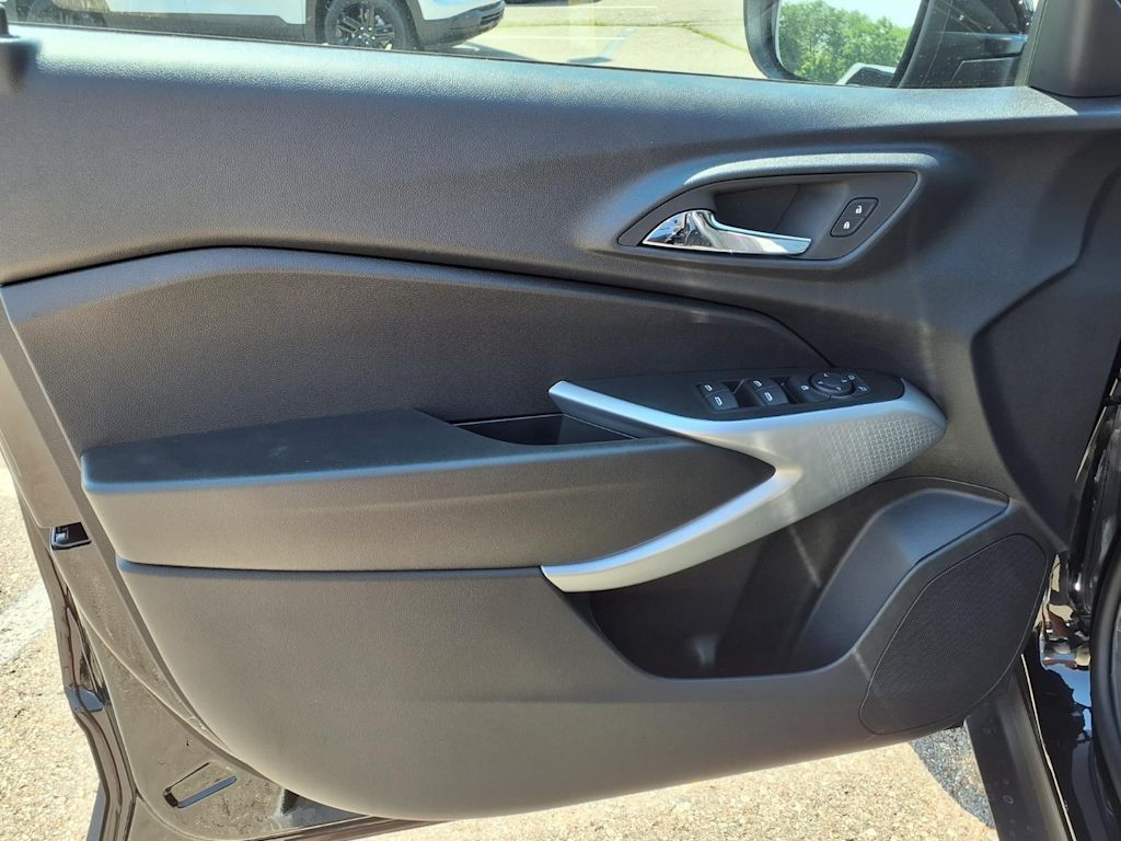 Thumbnail: 2026 Chevrolet Trax - 17